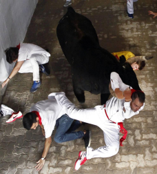 Un encierro masivo y sin cornadas en el domingo de Sanfermines