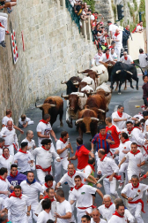 Un encierro masivo y sin cornadas en el domingo de Sanfermines