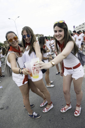 El paseo de los Poetas se llenó de público en la fiesta de música de DJ