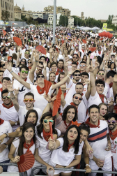 El paseo de los Poetas se llenó de público en la fiesta de música de DJ