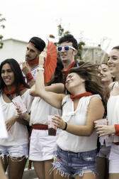 El paseo de los Poetas se llenó de público en la fiesta de música de DJ