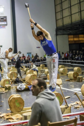 Fotos del Campeonato navarro de aizkora de Primera, celebrado el 18 de noviembre en el frontón de Doneztebe.