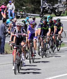 Imágenes de la salida de la Vuelta al País Vasco en Pamplona