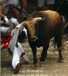 Imágenes del tercer encierro Sanfermines 2017.