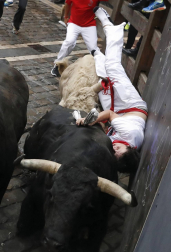 Imágenes del quinto encierro de San Fermín