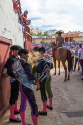 Instantáneas de la faena con los diestros El Cid, Juan José Padilla y Daniel Luque.
