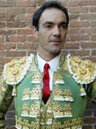 Instantáneas de la faena con los diestros El Cid, Juan José Padilla y Daniel Luque.