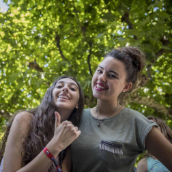 Imágenes del comienzo de las fiestas, cuyo cohete tiró la comparsa de gigantes.