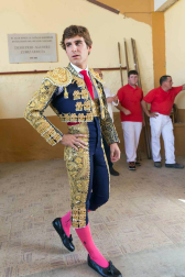 La Plaza de Toros de Tudela acogió la segunda jornada de la Feria del Toro con motivo de las fiestas patronales. Torearon el navarro Javier Marín, Francisco Rivera Ordóñez y el francés Juan Bautista. Los diestros salieron por la puerta grande.