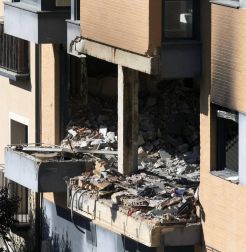 Explosión e incendio de una vivienda en la calle Fuente Canónigos, en Tudela.