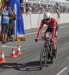 Imágenes del paso de La Vuelta por el Circuito de los Arcos