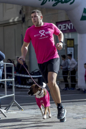 Imágenes de la Carrera contra el cáncer de mama, celebrada este domingo en Pamplona.