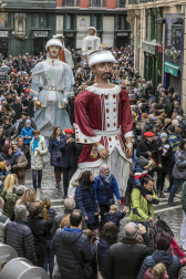 Imágenes del recorrido de los gigantes y cabezudos de Pamplona por San Saturnino