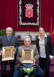 Fotos del acto institucional en el Día de la Comunidad Foral en homenaje a título póstumo a los artífices de nuestra bandera.