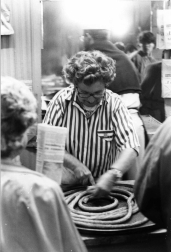 La churrería La Mañueta cumple 145 años. Repasamos sus fotos históricas.