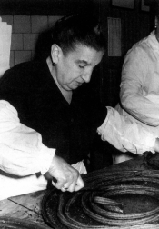 La churrería La Mañueta cumple 145 años. Repasamos sus fotos históricas.