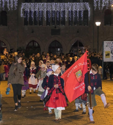 Peñaguda hizo posible en Estella dos horas de cabalgata en la que los Reyes Magos cumplieron con los sueños infantiles