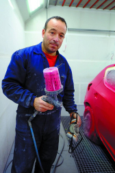 La noticia se publicó hace días: el valle de Ultzama roza el pleno empleo. ¿Cuál es el secreto de este lugar de 1.667 habitantes y 33 parados? Un trabajador de una fábrica de piensos, un carpintero y un chapista, todos de Ultzama, responden a la pregunta