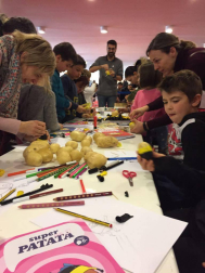 Este fin de semana se celebra en Baluarte la segunda edición de la feria de la familia Expofamily con multitud de talleres y actividades para niños y mayores.