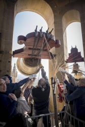 Los Campaneros de la Catedral de Pamplona tañeron ayer los bronces de la seo y los de otras cuatro iglesias del Casco Antiguo, dentro de una iniciativa europea para lograr que la Unesco declare el toque manual Patrimonio Inmaterial