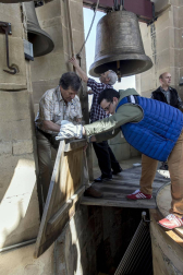 Los Campaneros de la Catedral de Pamplona tañeron ayer los bronces de la seo y los de otras cuatro iglesias del Casco Antiguo, dentro de una iniciativa europea para lograr que la Unesco declare el toque manual Patrimonio Inmaterial