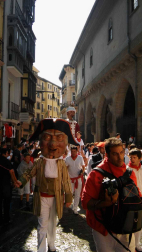 Imágenes de la procesión de San Fermín por las calles de Pamplona, el 7 de julio de 2018.