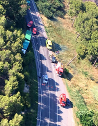 Un conductor ha fallecido en la carretera N-121 a la altura de Cadreita. Los hechos se han producido este martes por la tarde en el km 67 por la colisión frontal entre un camión y un turismo.