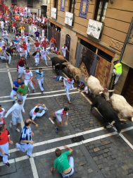 Imágenes del quinto encierro de los sanfermines, con toros de la ganadería Núñez del Cuvillo