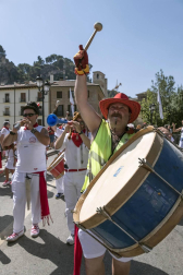 Imágenes de las Fiestas de Estella que comprenden: la verbena de plaza de los Fueros, homenaje a los mayores, bombada, Gorgorito, comidas de Quintos en el paseo de los Llanos, baile de la era y popurri estellés.
