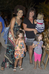 La localidad navarra de Allo disfrutó de una noche de espectáculos dedicados a los más peques de la casa. Dentro del programa 'Noches a la fresca' de verano, los payasos Kollins reunieron a su público en el Paseo de la Fuente e hicieron reír no solo a los niños sino a toda la familia. ¡Click! quiso vivir el encuentro.