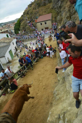 La ganadería Hípica Zahorí ha protagonizado un emocionante tercer encierro del Pilón en las fiestas de Falces, 2018, este martes 14 de agosto.