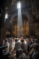 Los Arcos ha vivido la segunda jornada de sus fiestas patronales. En el Día de la Virgen, los vecinos han participado en la procesión. A continuación ha tenido lugar la misa en honor a los patronos Santa María y San Roque.