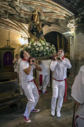 Los Arcos ha vivido la segunda jornada de sus fiestas patronales. En el Día de la Virgen, los vecinos han participado en la procesión. A continuación ha tenido lugar la misa en honor a los patronos Santa María y San Roque.