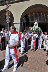 Burlada ha disfrutado de su segundo día de fiestas. La Comparsa de Gigantes y Cabezudos, acompañada de Larratz Dantzari Taldea y de la Banda de Música, ha recorrido la calle Lavanderas hasta la plaza de la Iglesia. Además, en esta jornada tampoco han faltado los juegos infantiles.