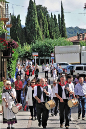 Alsasua celebró el día grande de sus fiestas con una misa, almuerzo y bailes al son del txistu