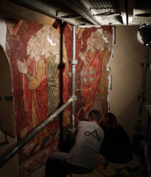 Arsus Paper ya está colocando en la iglesia la reproducción de sus pinturas murales