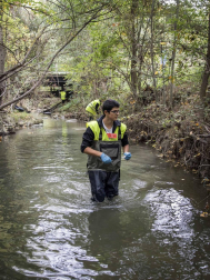 Más de 120 voluntarios y voluntarias se han congregado este sábado para participar en la limpieza del río Sadar