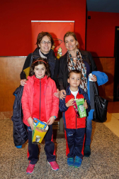 250 personas asistieron al estreno en Navarra del documental 'Ni distintos, ni diferentes: campeones', relato de la vida real de los protagonistas de la aplaudida película de Javier Fesser. La cita, organizada por Diario de Navarra y ANFAS, contó con la colaboración de los cines Golem, lugar en el que se realizó el encuentro. Tras la proyección, una mesa redonda permitió profundizar sobre la realidad de las personas con discapacidad.