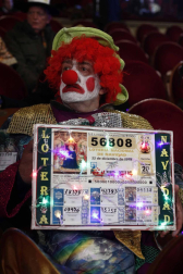 Todas las fotos de los disfraces de los asistentes al sorteo de la Lotería de Navidad 2018