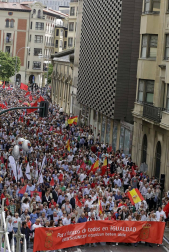 El año que se despedirá este domingo ha arrojado una imagen que predomina sobre las demás: la de la calle, como el Paseo Sarasate de Pamplona en la fotografía de abajo, tomada por una ciudadanía llena de enojo a raíz de la sentencia judicial del caso de 'la manada'. En la indignación, el grito de las mujeres tronó.