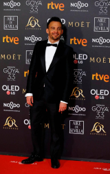 Los primeros invitados a la 33 ceremonia de los Premios Goya han comenzado a llegar a la alfombra roja del Palacio de Exposiciones y Congresos de Sevilla (FIBES) hacia las 18.20 horas de este sábado 2 de febrero