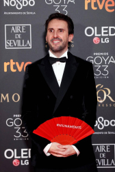 Los primeros invitados a la 33 ceremonia de los Premios Goya han comenzado a llegar a la alfombra roja del Palacio de Exposiciones y Congresos de Sevilla (FIBES) hacia las 18.20 horas de este sábado 2 de febrero