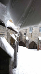 La borrasca 'Helena' cubre de nieve Pamplona y buena parte de Navarra