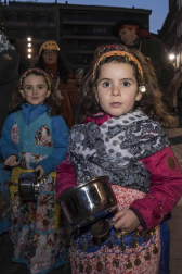 Su alegre pasacalles recorrió el centro de la ciudad entre canciones y bailes de los ex danzaris Francisco Beruete