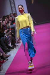 El certamen de moda Pasarela 948 finalizó este sábado después de tres días de exposiciones, eventos y desfiles entre los que destacó el variopinto repertorio de colores y formas que impregnan el estilo de la diseñadora Ágatha Ruiz de la Prada