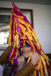 Disfraces tradicionales, bailes, carrozas por tierra y agua... Así están viviendo varias ciudades de Europa y América sus Carnavales