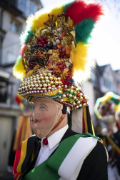 Disfraces tradicionales, bailes, carrozas por tierra y agua... Así están viviendo varias ciudades de Europa y América sus Carnavales