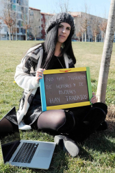Gritos en una pizarra por la igualdad