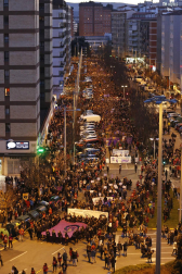 Multitudinaria manifestación por el Día de la Mujer en la capital navarra