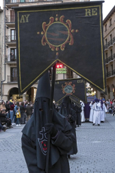 Multitudinario acto de Semana Santa celebrado por las calles de la localidad este Viernes Santo, 19 de abril.